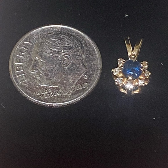 Beautiful Blue sapphire 14k Yellow Gold Pendant! - Picture 2 of 6